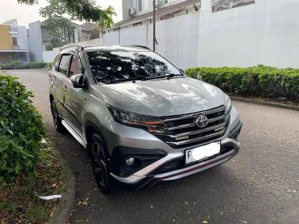DIJUAL TOYOTA RUSH SILVER (2018)
