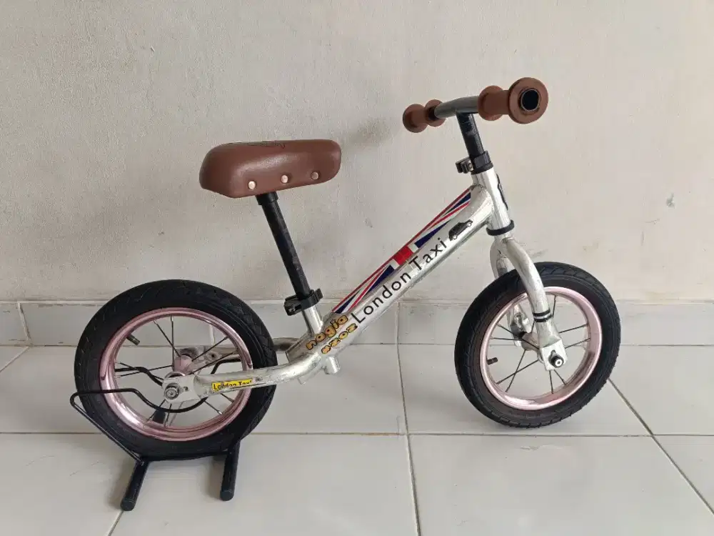 DIJUAL: Kickbike London Taxi Anak - SILVER LIMITED EDITION Bonus Helm