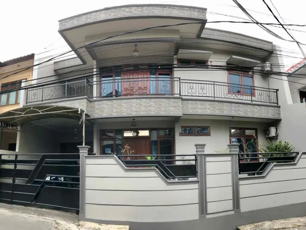 Jual Rumah Jaticempaka Pondok Gede di Jalan Utama High Ceiling Dekat Akses Tol Bebas Banjir