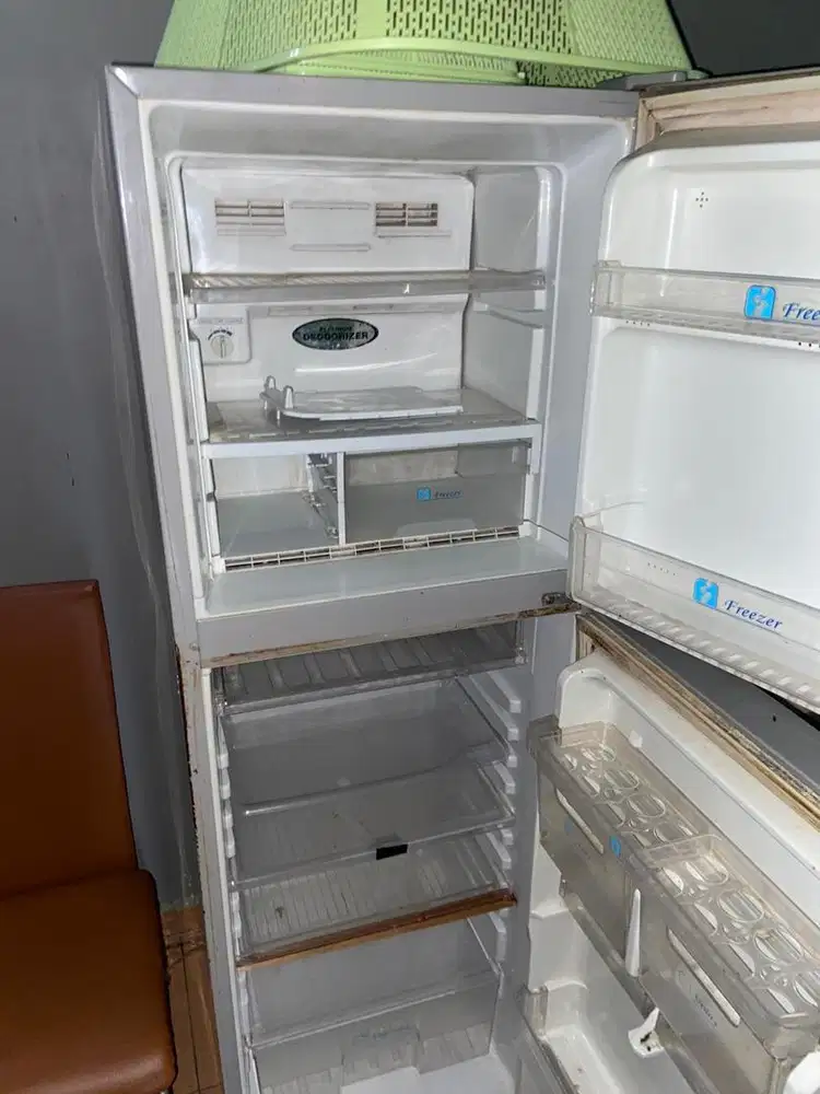 Kulkas toshiba glacio