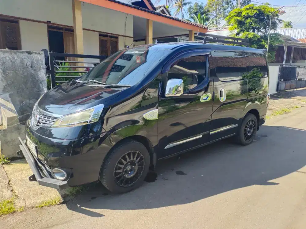 Di Jual Mobil Keluarga