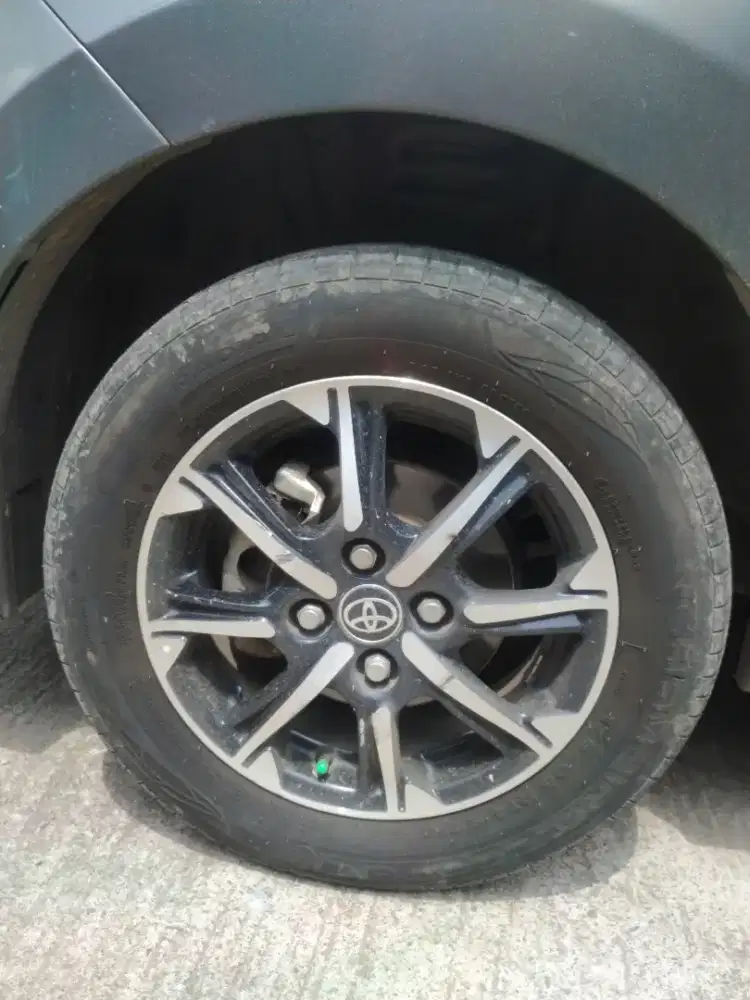 Jual velg dan ban original toyota calya 2023 mulus