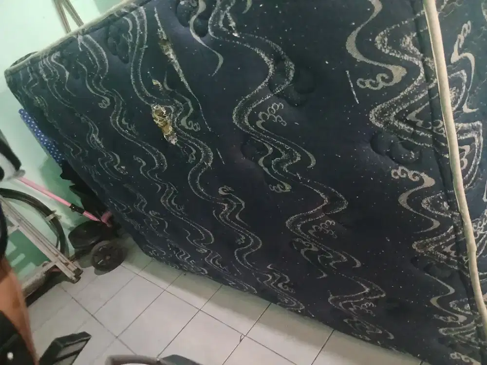 Kasur bekas masih empuk