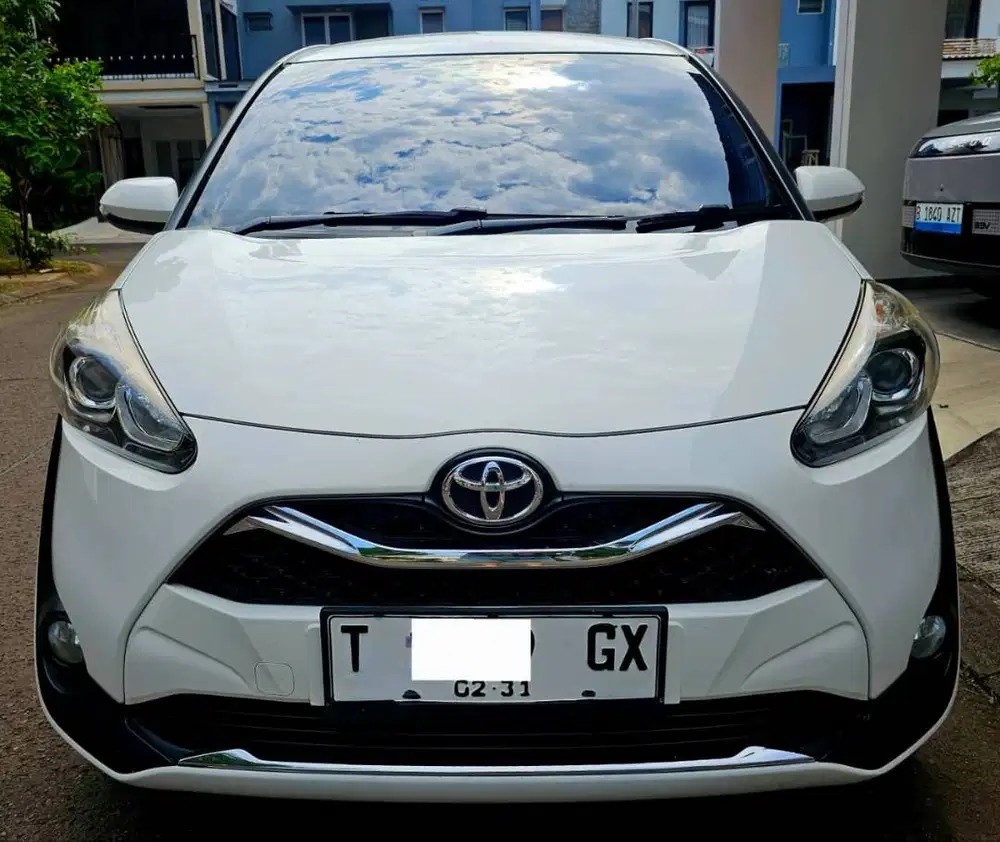 Toyota Sienta V 2021 Facelift