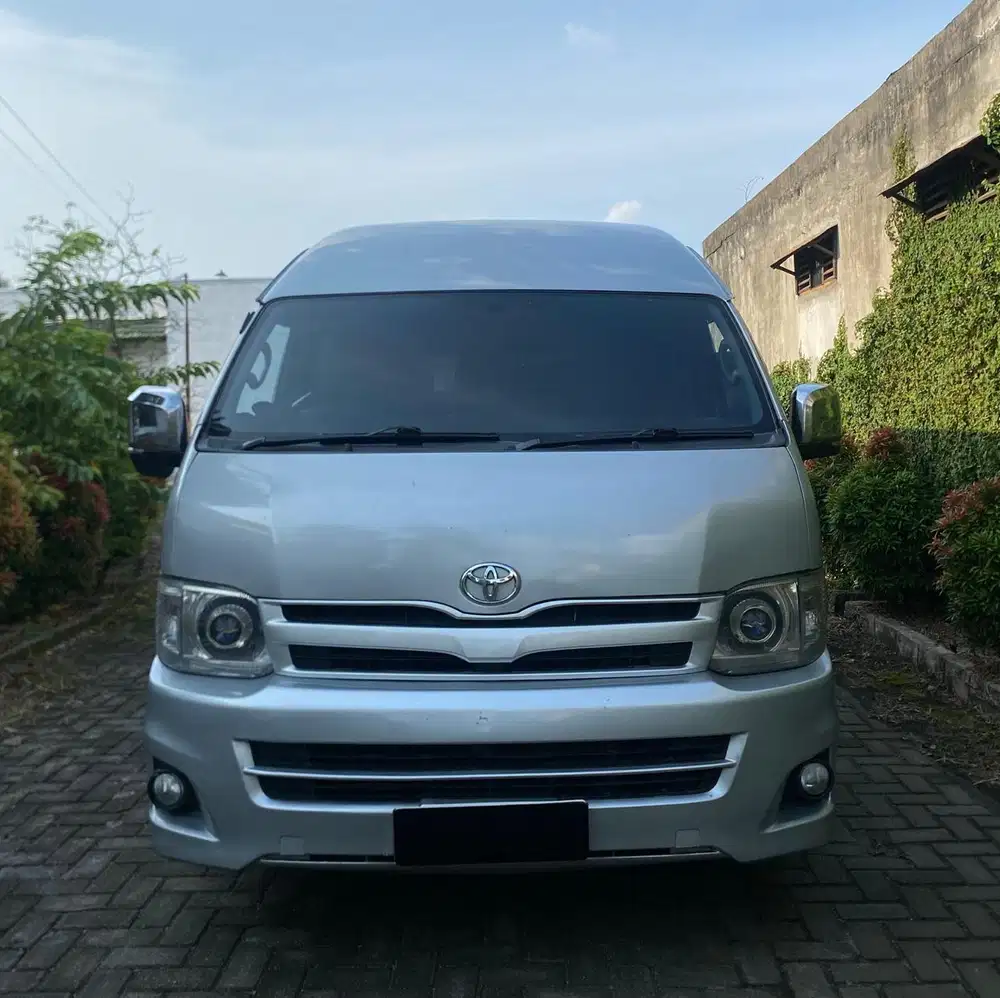 Toyota Hiace 2.5 Commuter MT 2012