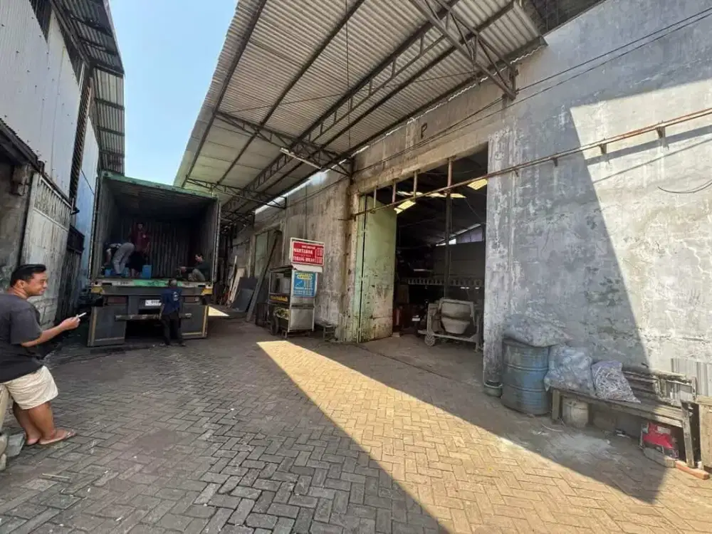 Gudang di Letjen Suprapto, Wadungasri Sidoarjo dalam Komplek (DND)