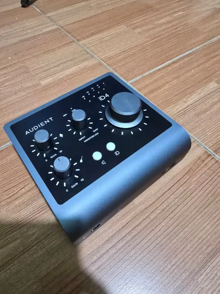 soundcard audient  id4 like new