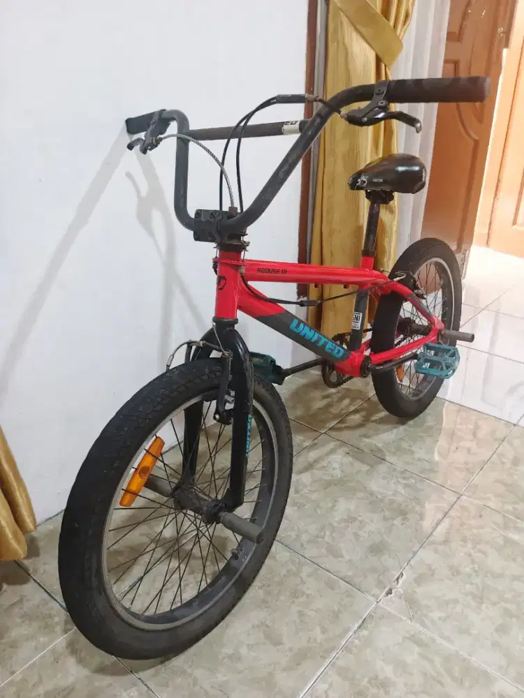 Sepeda BMX united Roouse 01