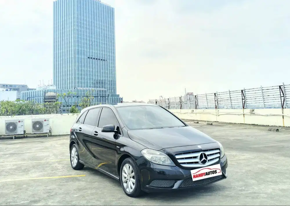 Mercedes Benz B200 Tahun 2012 Automatic HItam Metalik
