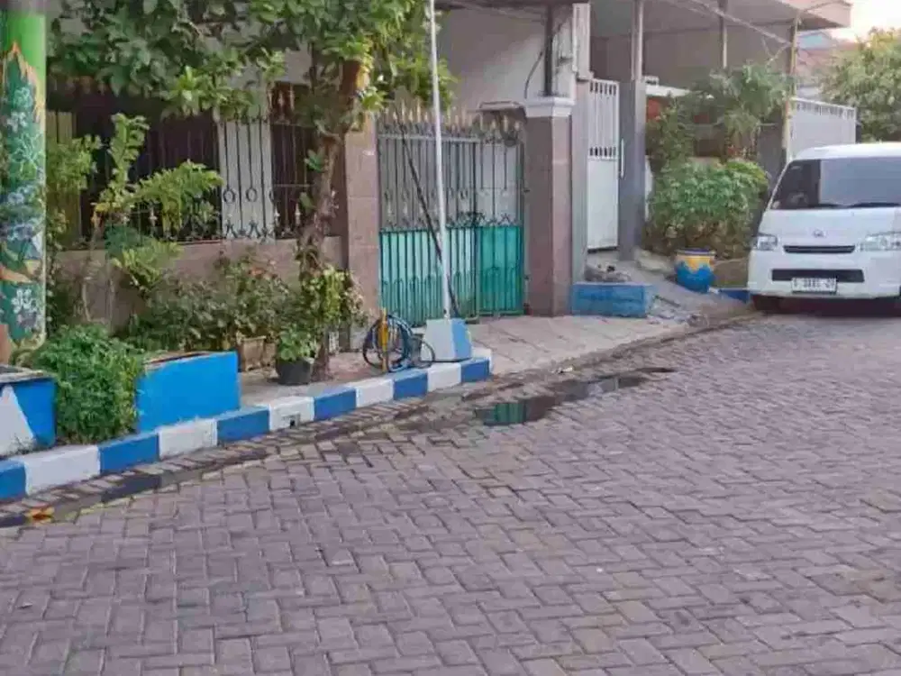 Jual Rumah 2 Lantai Wisma Tropodo dekat Bandara