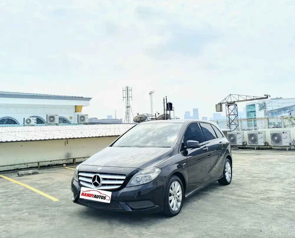 Mercedes Benz B200 Tahun 2012 Automatic HItam Metalik