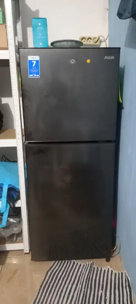 DiJual kulkas 2 pintu masih layak pakai