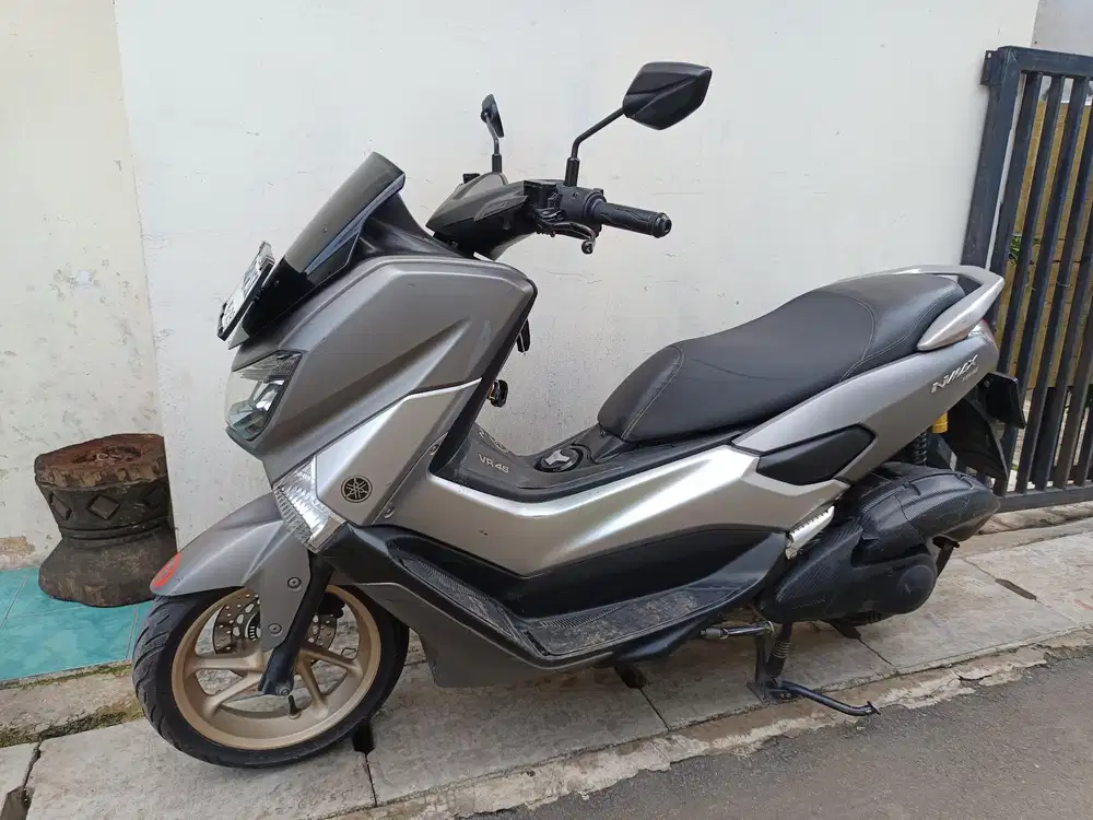 Di jual cepat nmax old non abs 2018 siap pakai