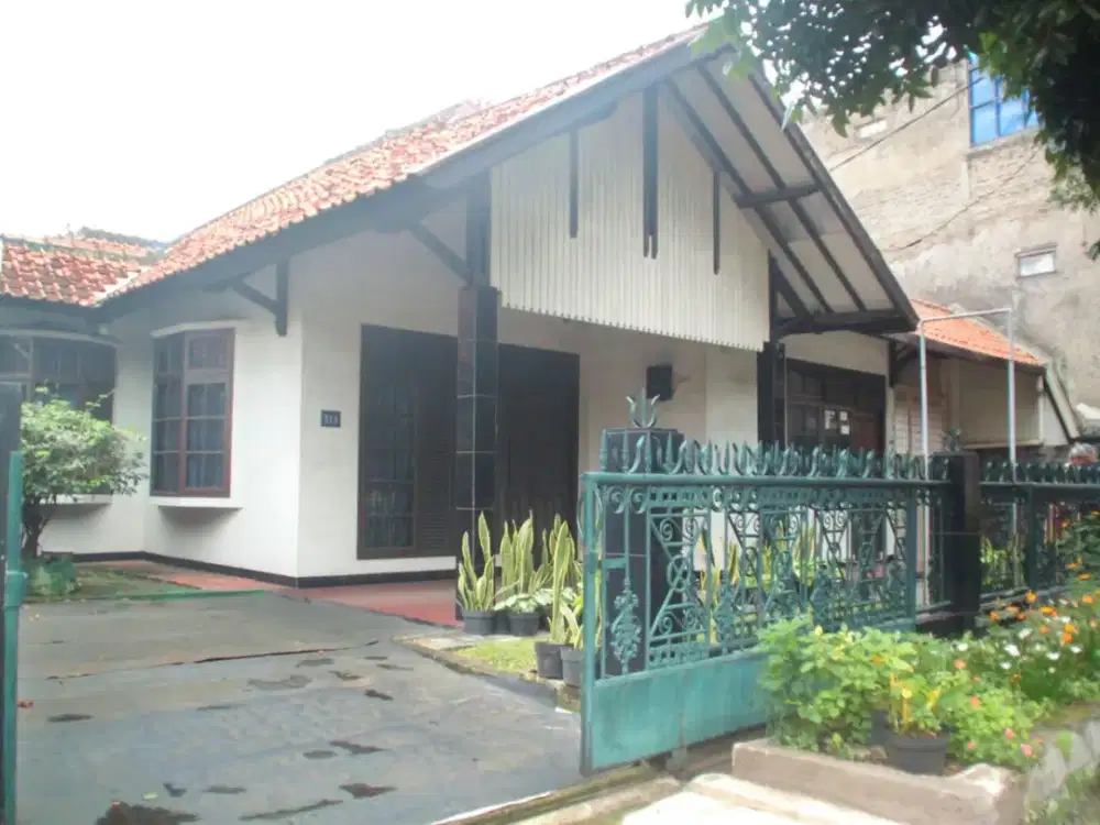 DIJUAL RUMAH DI MAINROAD PASIRKALIKI BANDUNG STRATEGIS RSHS, ISTANA PLAZA, LIVING PLAZA