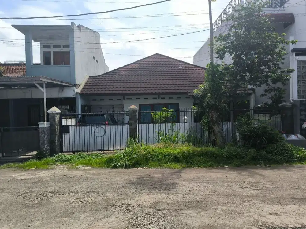 Rumah Terawat di Kawasan Turangga, Lokasi Premium Jalan Besar, Nego Sampai Jadi