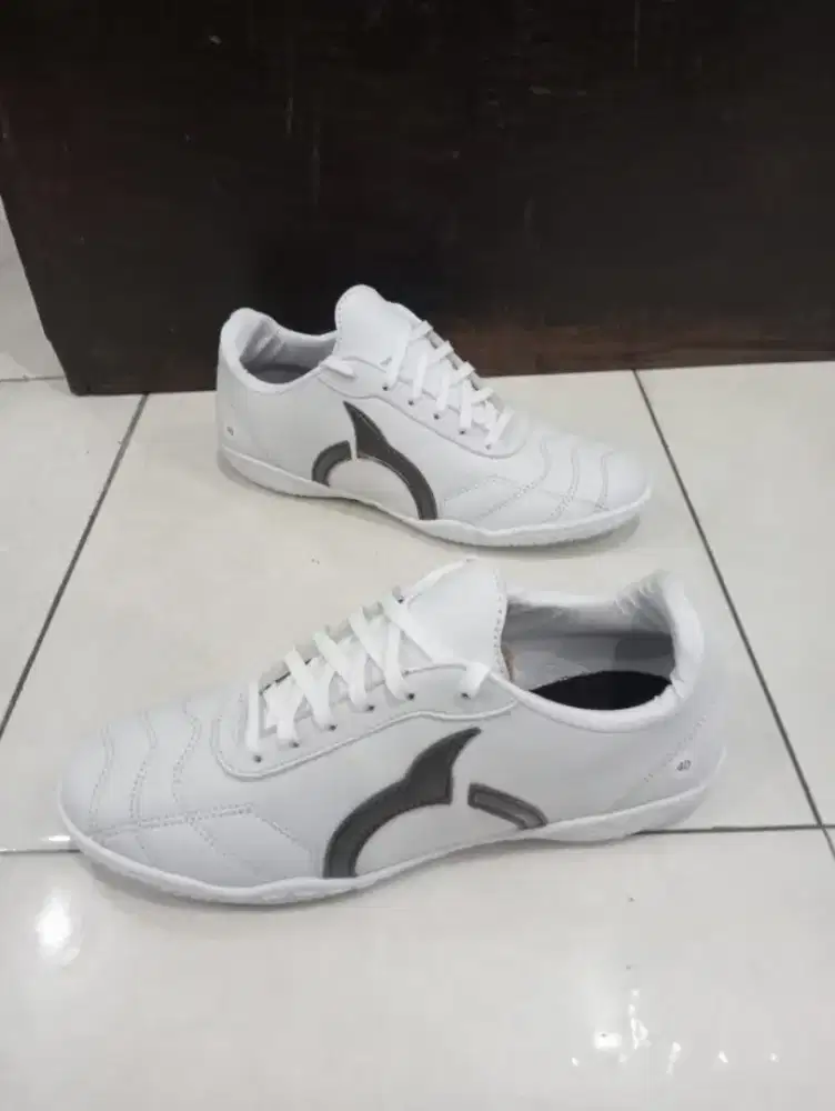 Sepatu futsal kulit asli murah