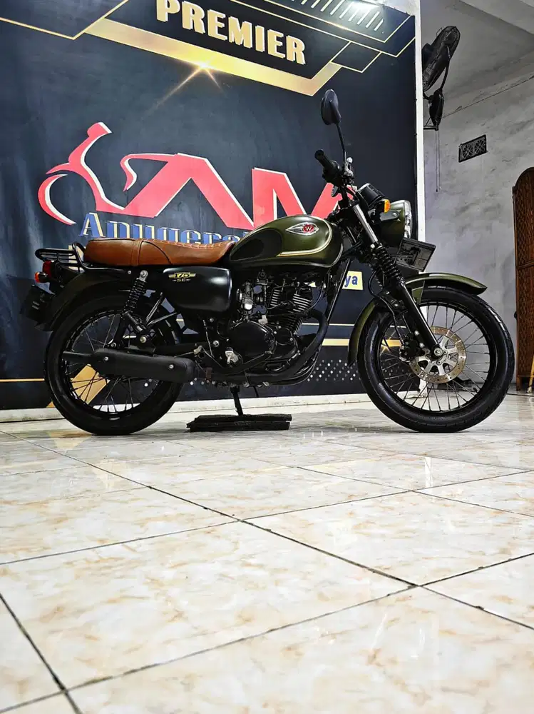 Kawasaki W175 SE green army Reg 2020 odo 9rb slow on going