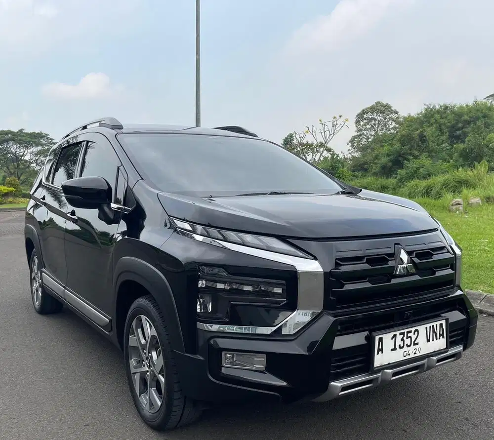 (LOW KM!) Mitsubishi Xpander Cross Premium 2023 2024 AT Matic HITAM