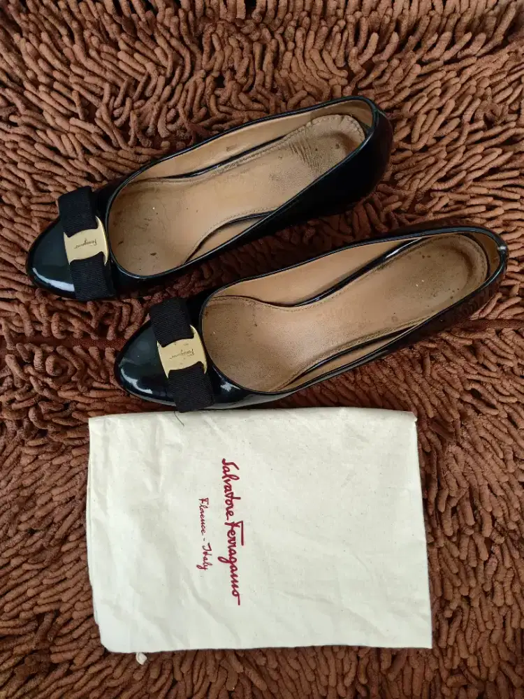 Salavatore ferragamo authentic black wedges 5cm size 6D