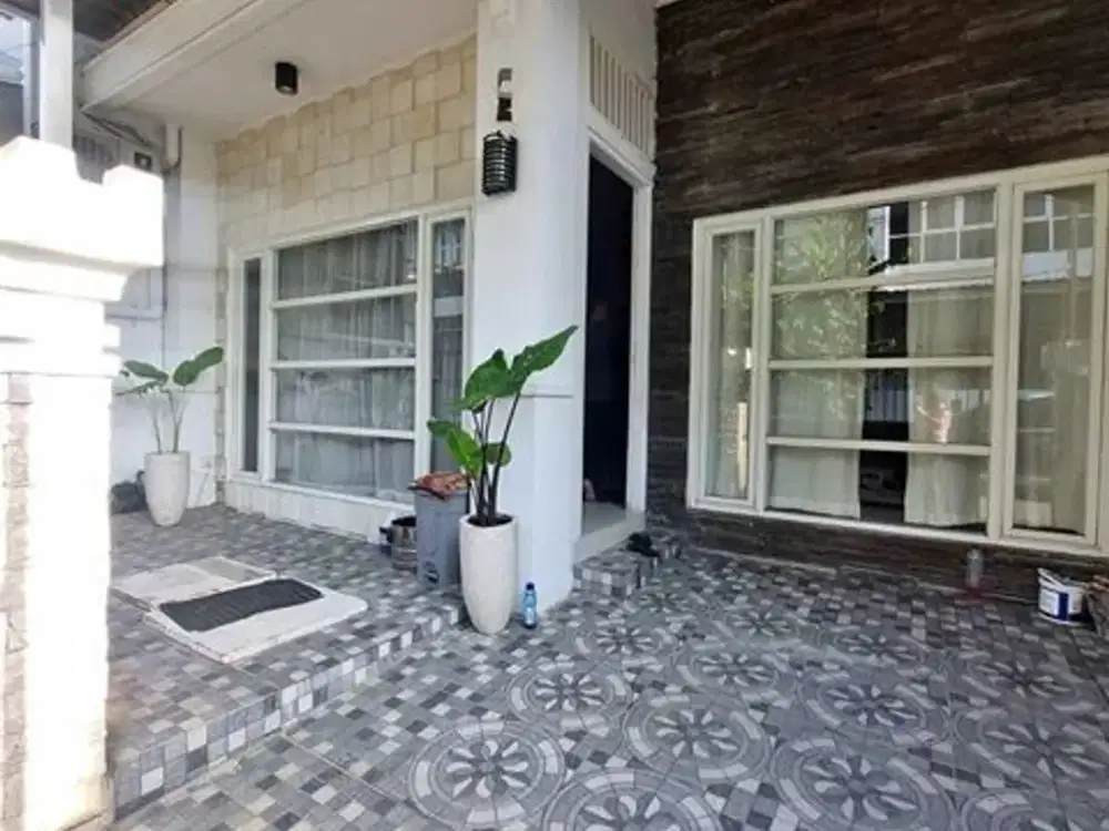 Jual Cepat Rumah Pakuwon City Terawat Hadap Favorit, Lingkungan Nyaman