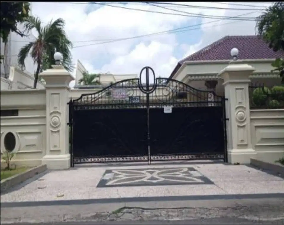 Rumah mewah harga tanah di Wonocolo, Surabaya