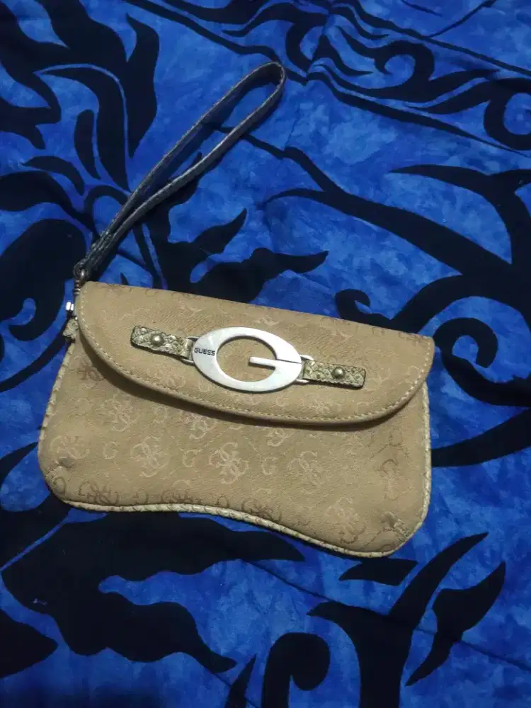 Dompet clutch guess