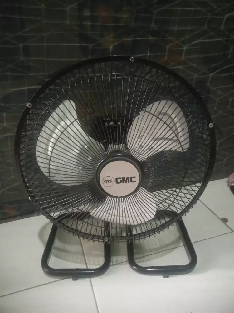 Kipas angin meja 12 inch GMC tornado normal siap pakai nego tipis