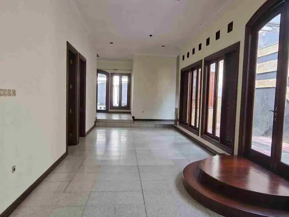 Disewakan Rumah/ Ruang Usaha area Darmo