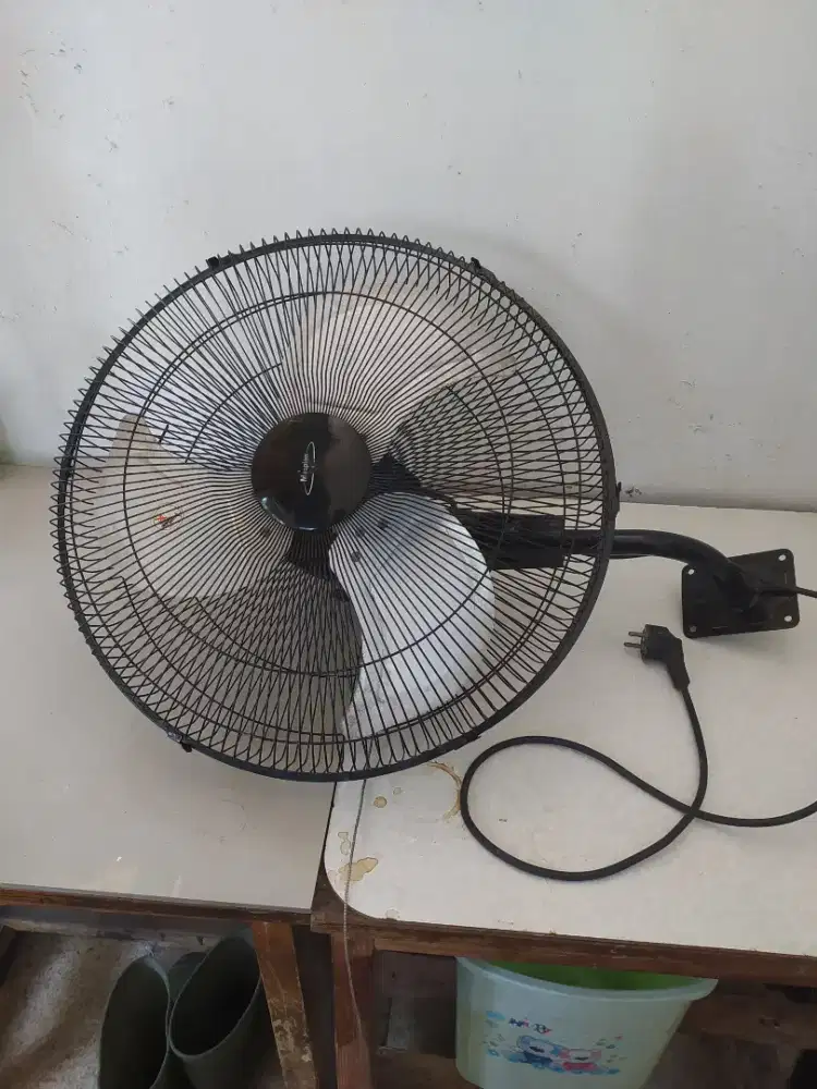 Kipas angin dinding Maspion 20 inch