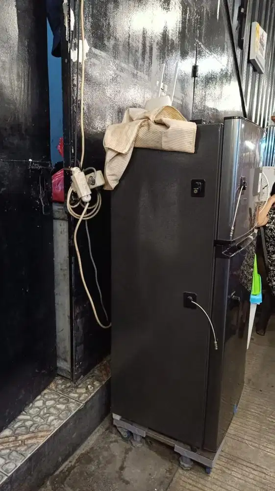 Kulkas sharp masi bagus