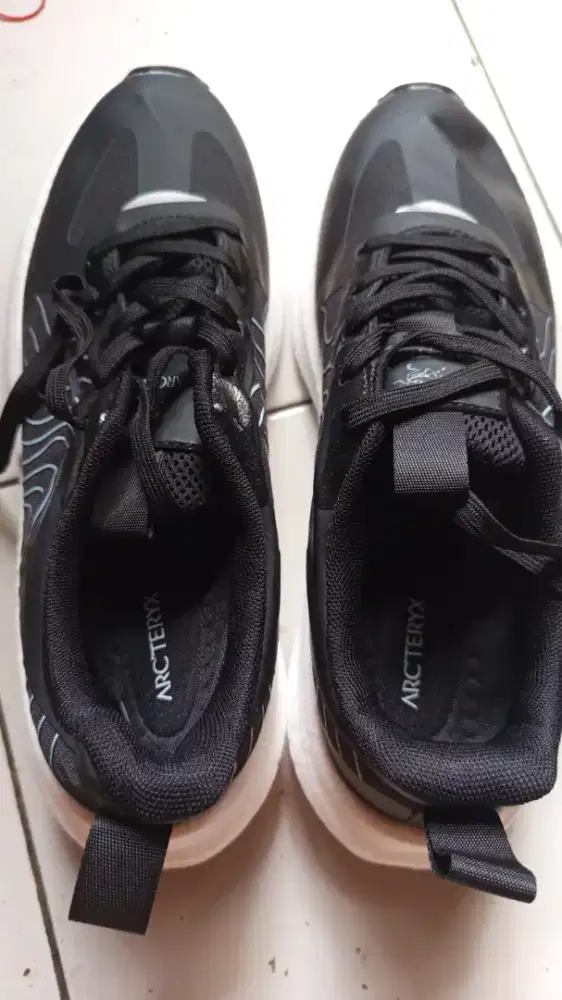 Sepatu runing ringan