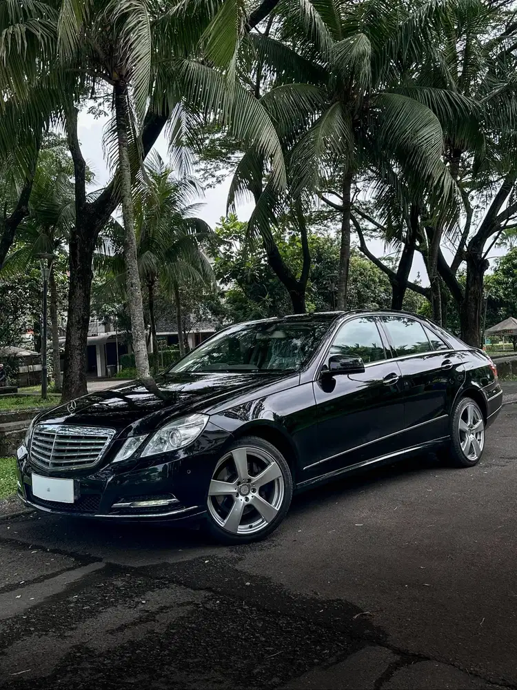Mercedes Benz E300 Elegance W212 V6 2011 Hitam Black 2010 2012 E300