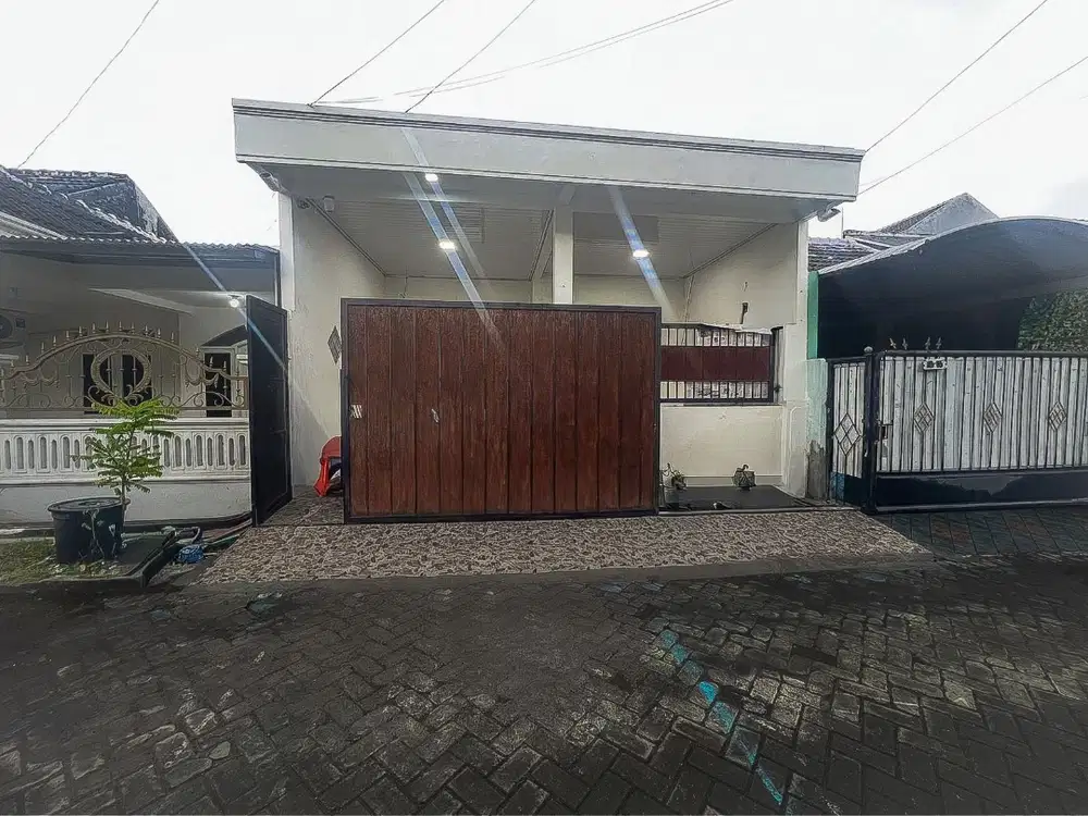 Di jual rumah second renovasi di kota sidoarjo