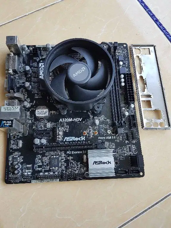 Sepaket AMD Ryzen 3 2200G | ASRock A320M-HDV