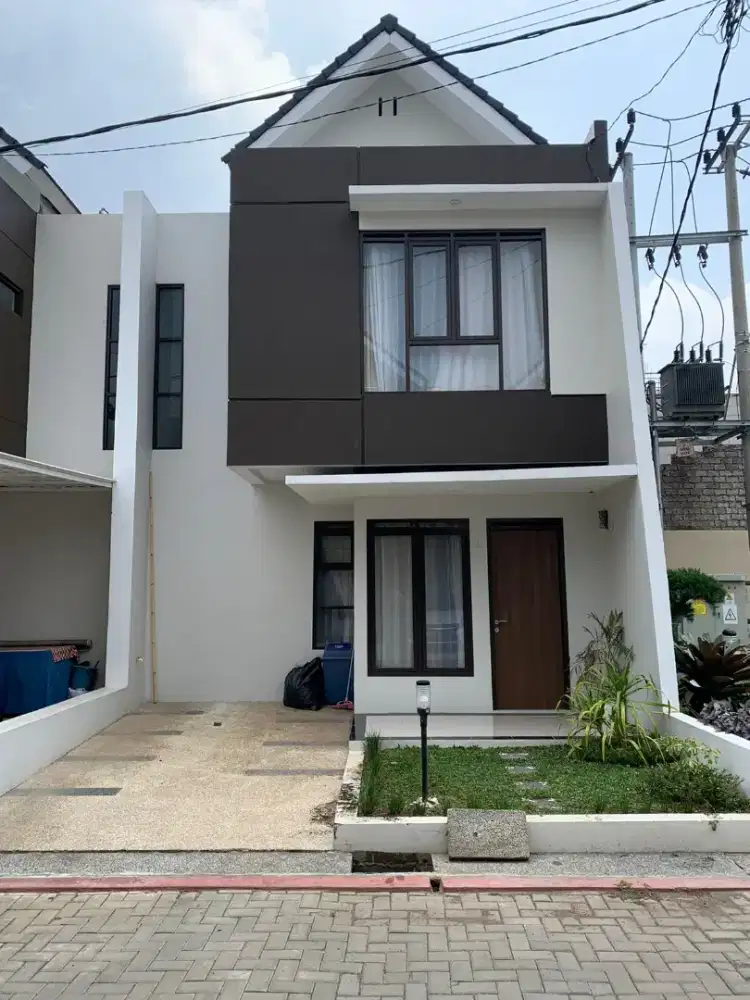 Disewakan rumah cihanjuang dekat pemkot pinggir jalan