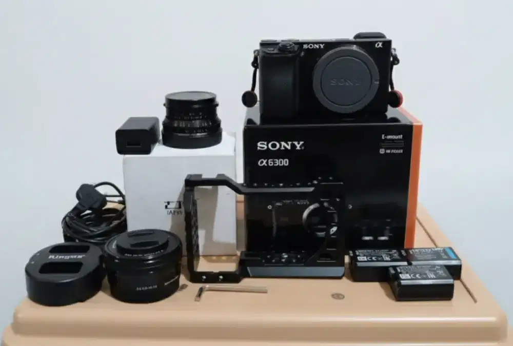 Dijual Sony A6300 + 2 lensa (kit & manual) banyak bonus