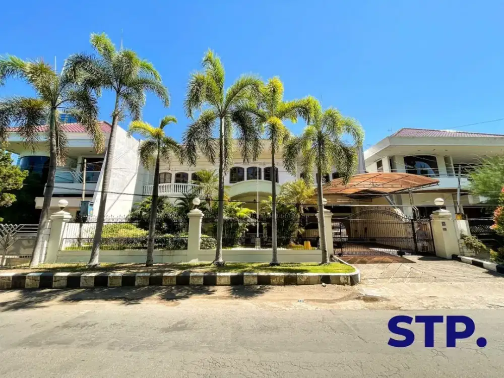 Rumah Dharmahusada Indah, Hadap : utara Garasi Carport