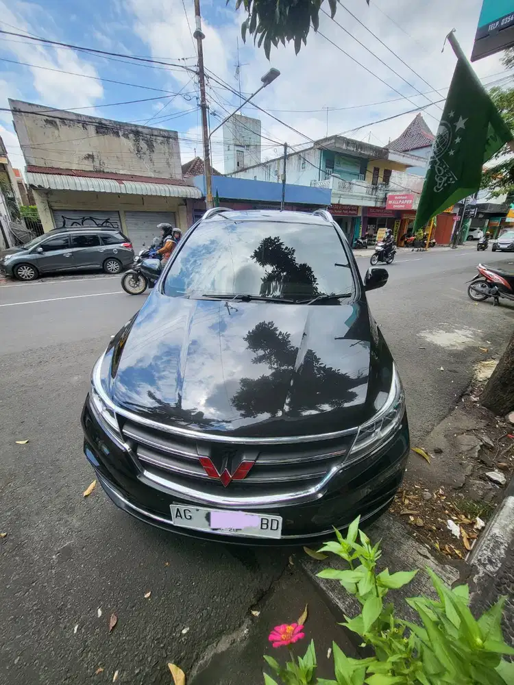 Wuling Cortez hitam L Lux+ i-Amt bensin low KM - captain seat