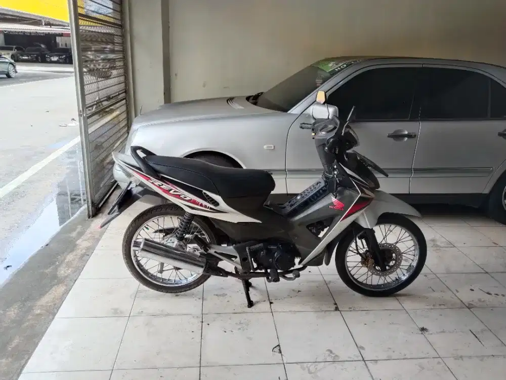 Honda revo putih