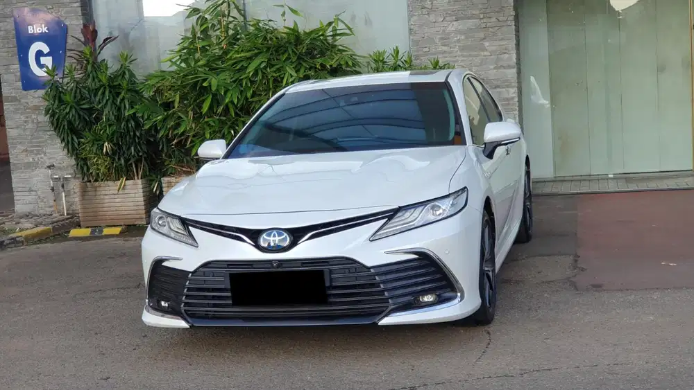 Toyota camry hybrid tss sunroof 2023 putih audio jbl