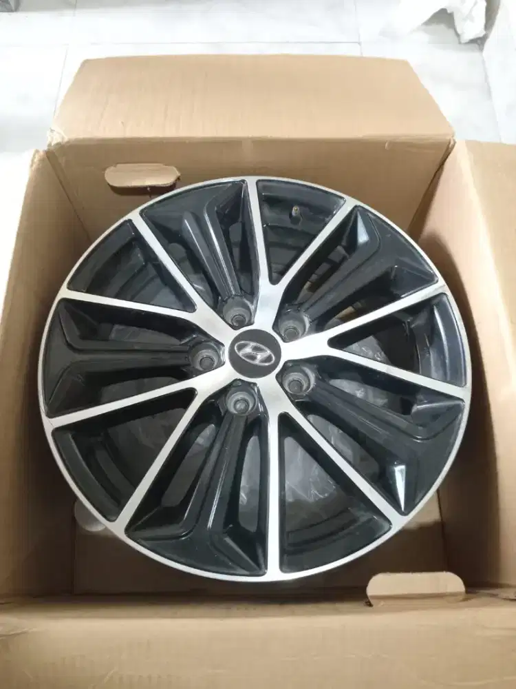 Velg mobil hyundai