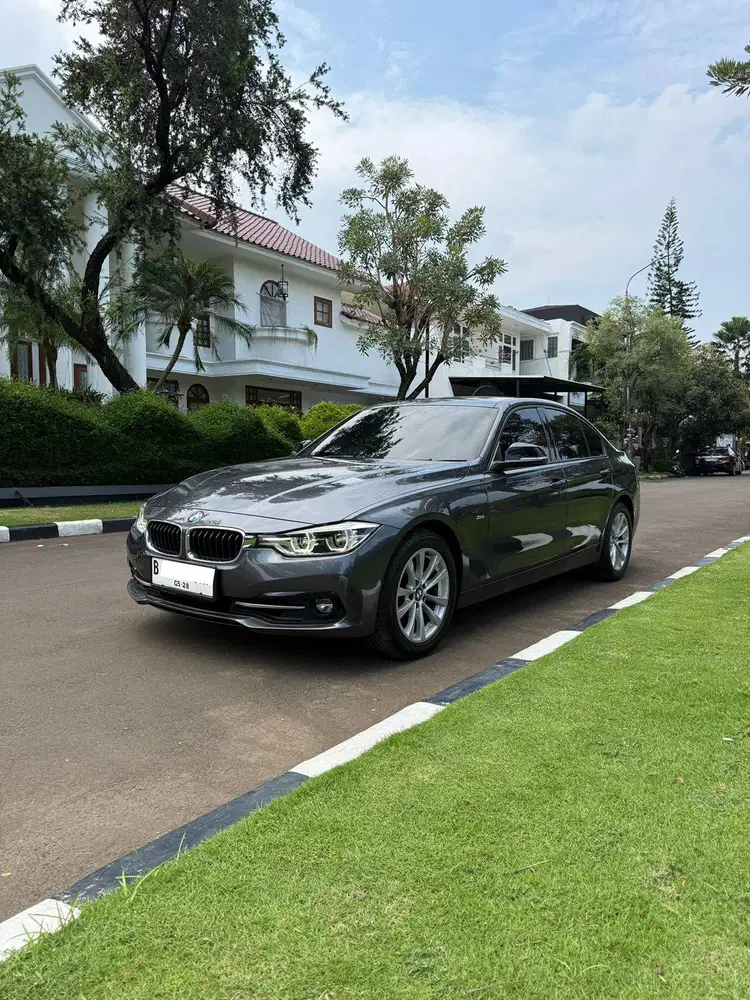 CASH 2018 BMW 320i Sport LCi