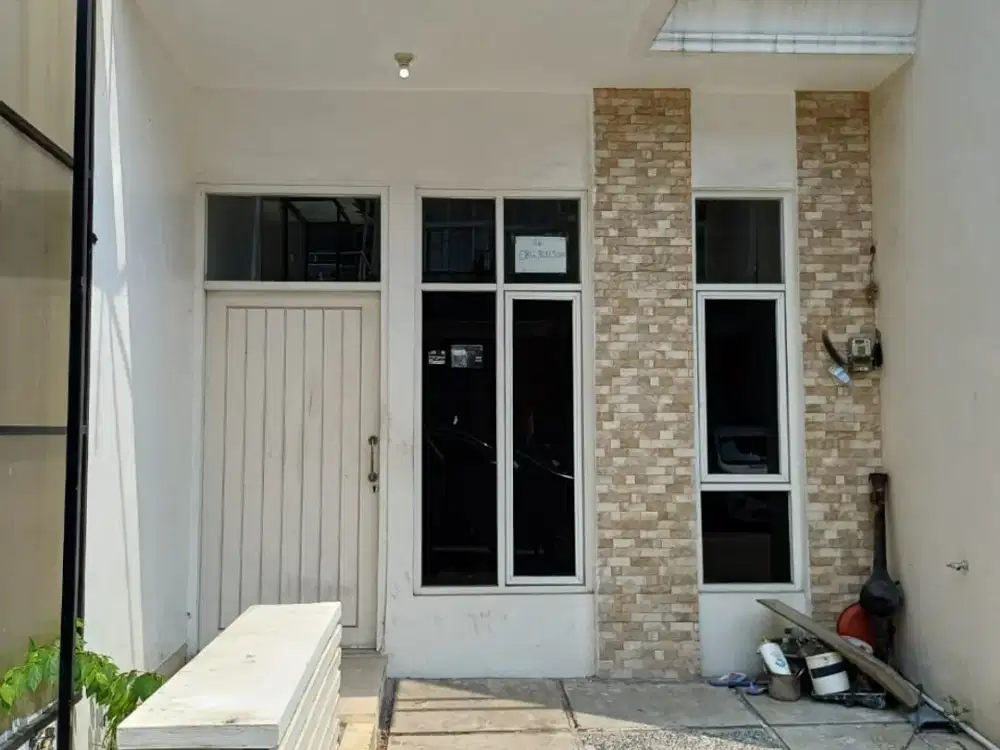 Di Sewakan Rumah 2 Lantai Siap Huni di Royal Palm Taman Surya Jakarta Barat