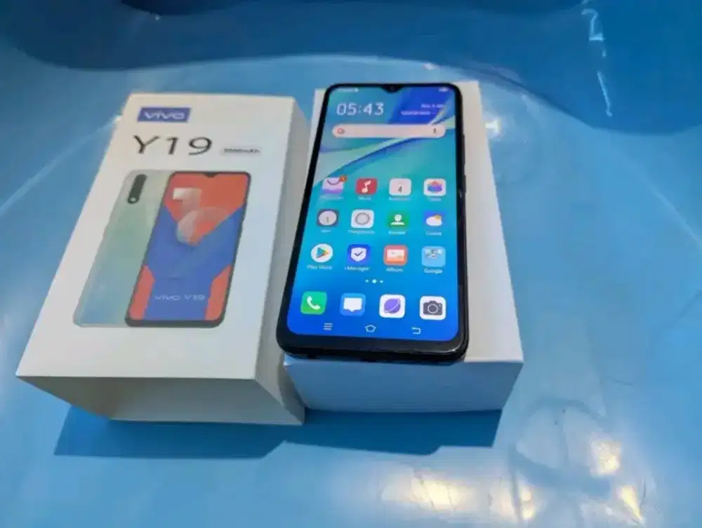 Vivo y19 8/256 .