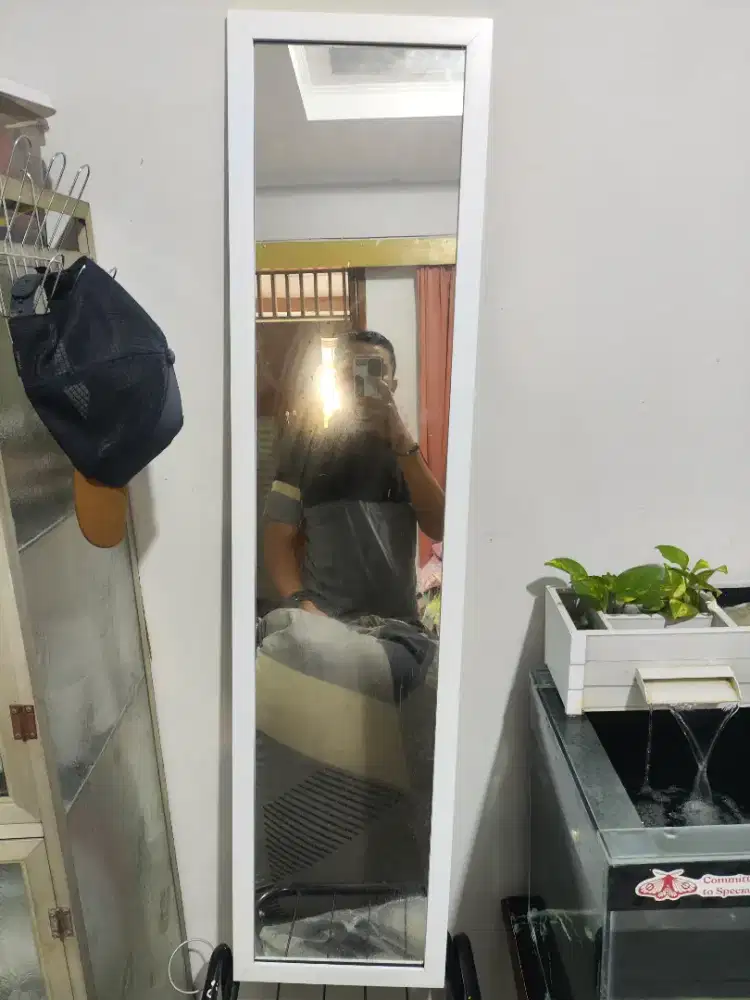 Kaca standing mirror