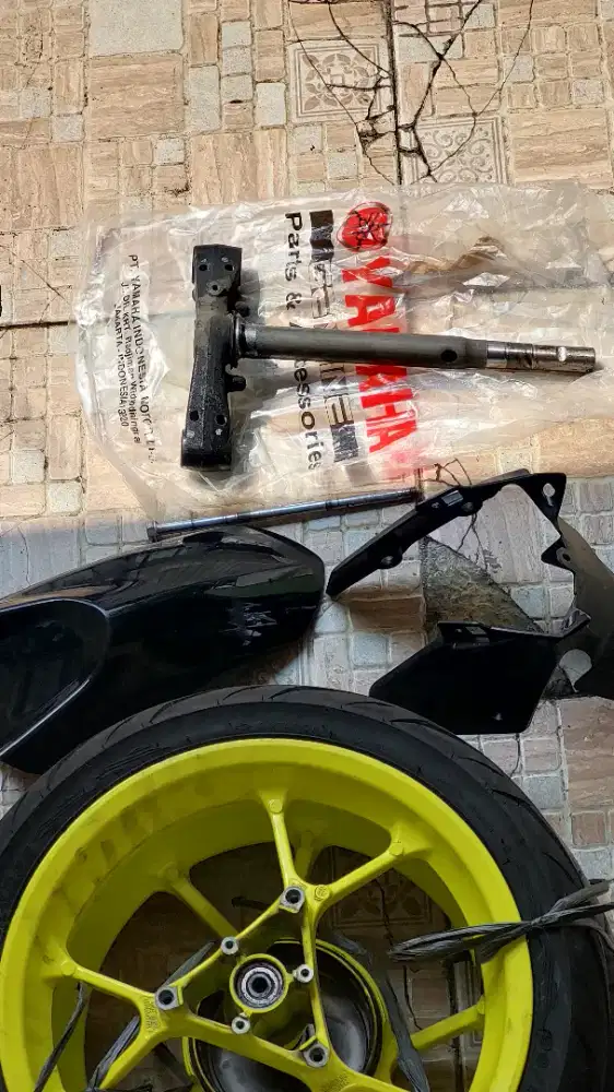 Dijual Velg + ban, spakbor, as roda, segitiga Aerox