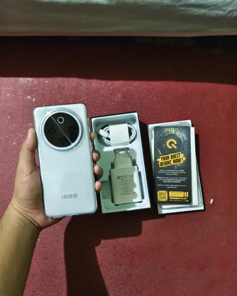 Iqoo z10 5G ram 8/128