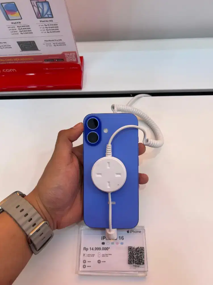 IPHONE 16 ULTRAMARINE
