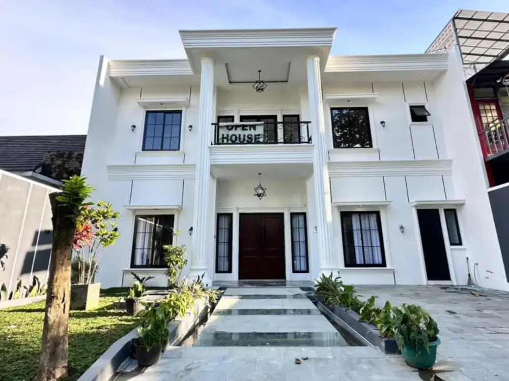 Rumah Mewah Sentul City Taman Yunani – Rooftop, Kolam Renang, LT 224, Semi Furnished Baru Harga Nego