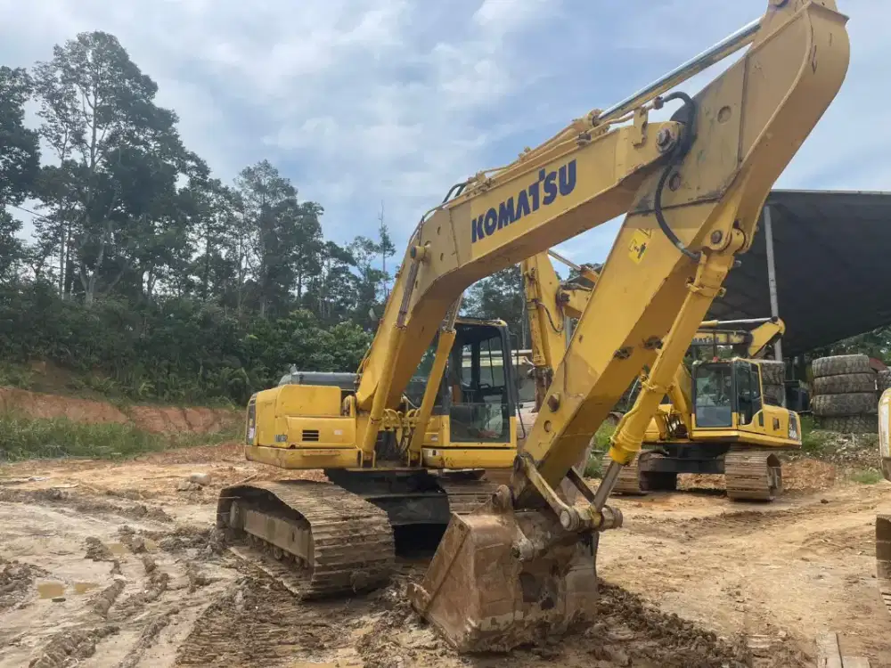 Excavator Komatsu PC200-8M0 th 2018 harga 450jt NEGO di Samarinda